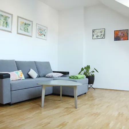 Tivoli Attic Apartman