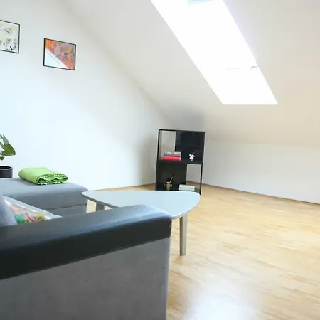 Tivoli Attic Apartman *